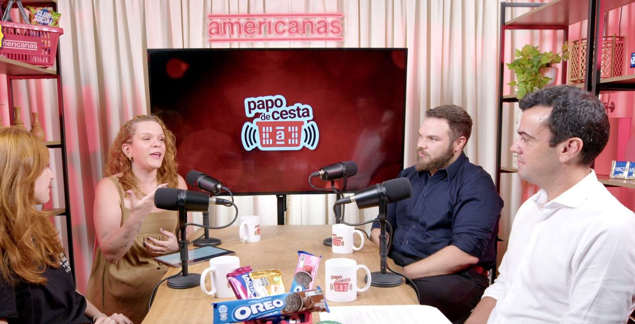 Estúdio de live shopping da ClapMe com apresentadores ao vivo